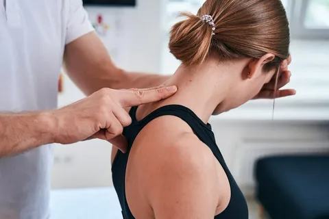 Effective shoulder impingement treatment focuses on reducing pain, improving mobility, strengthening shoulder muscles, and restoring smooth, comfortable movement.